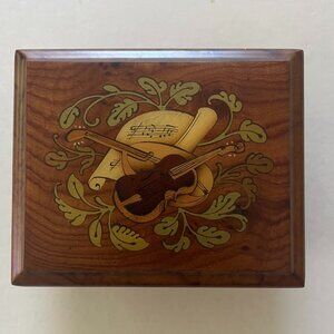 Vintage Miss Bellevue Meta Di Sorrento  Music Box/Jewery Box with inlaid top.